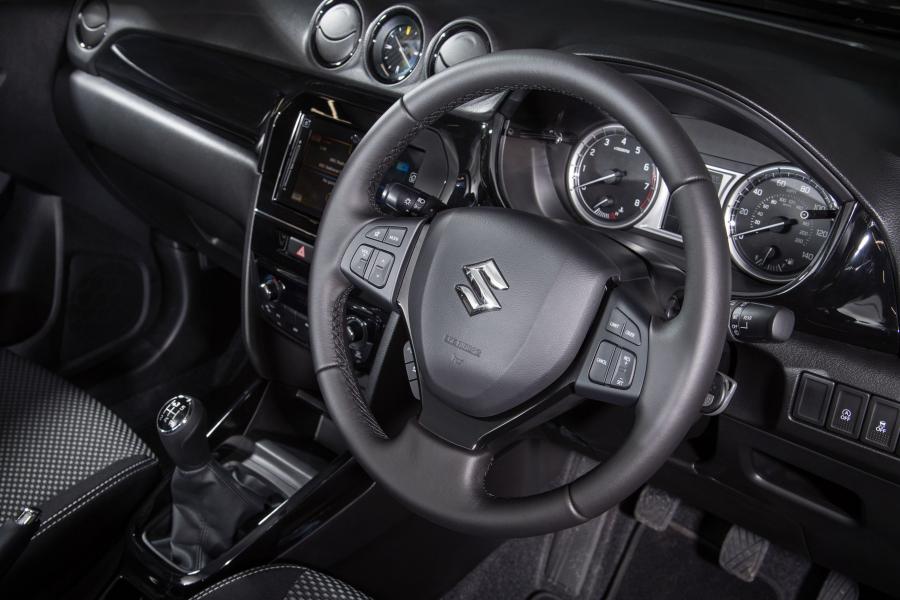 Панель приборов Suzuki Vitara Kuro 2018 года  (UK) (фото 3 из 9)